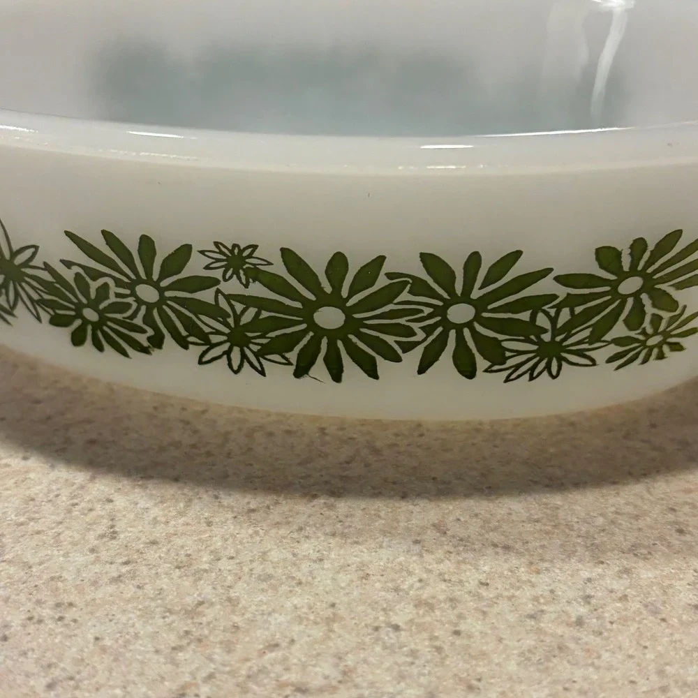 Pyrex vintage milk